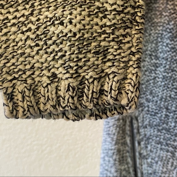 Razzle Dazzle‎ Scoop Neck Pullover Zipper Accent Sweater - Picture 7 of 9